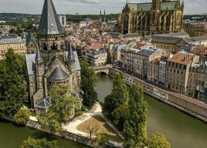 Au Fil De L'eau Apartment